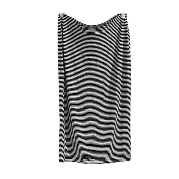 Old Navy Dresses & Skirts - Striped pencil skirt
